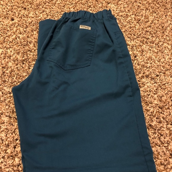 Scrubs - Picture 2 of 3